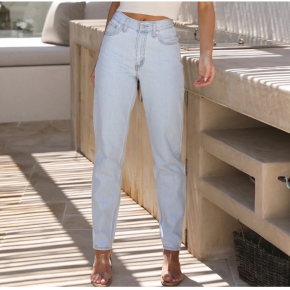 Levi's® Women's Silver Tab High Waisted Mom Jeans Tapered Light - Picture 2 of 16